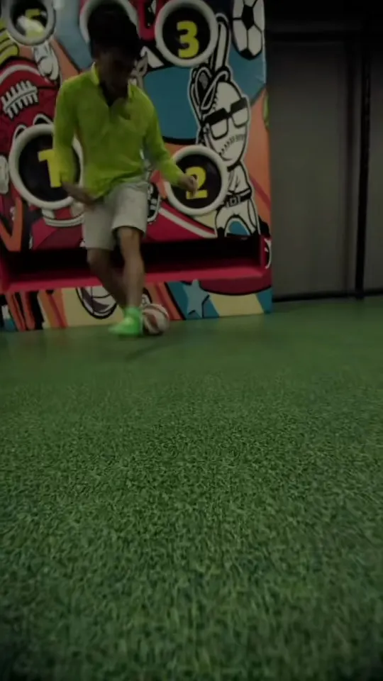 Pista de fútbol con porterías numeradas